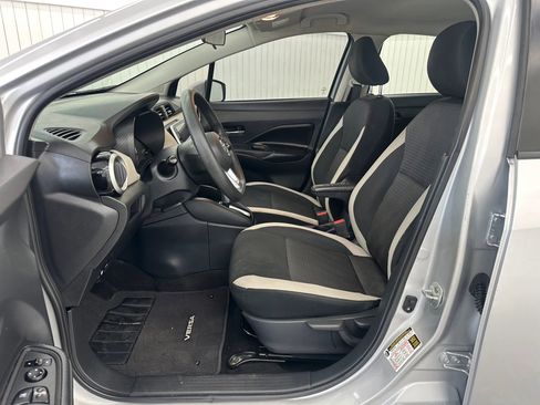 Used 2020 Nissan Versa SV image 10