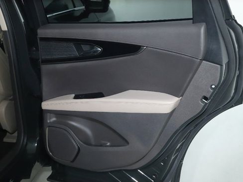 Certified 2022 Lincoln Nautilus Reserve image 33