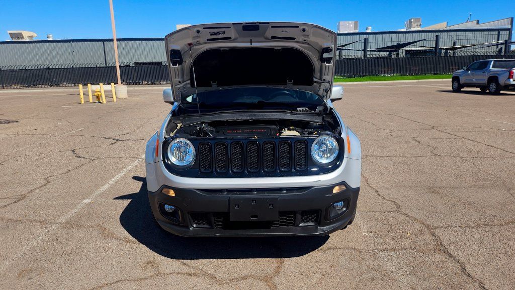 Used 2017 Jeep Renegade Altitude FWD image 32