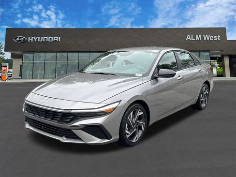 Used 2025 Hyundai Elantra Sport image 1