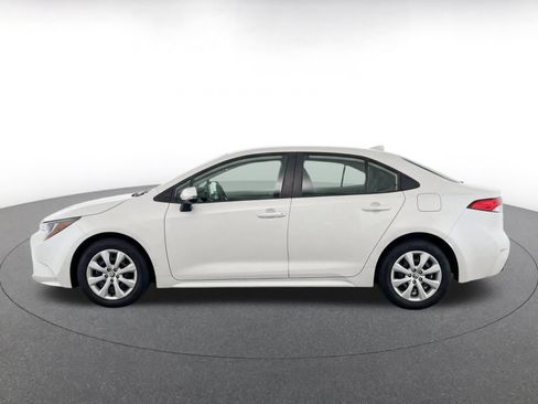 Used 2025 Toyota Corolla LE FWD image 4
