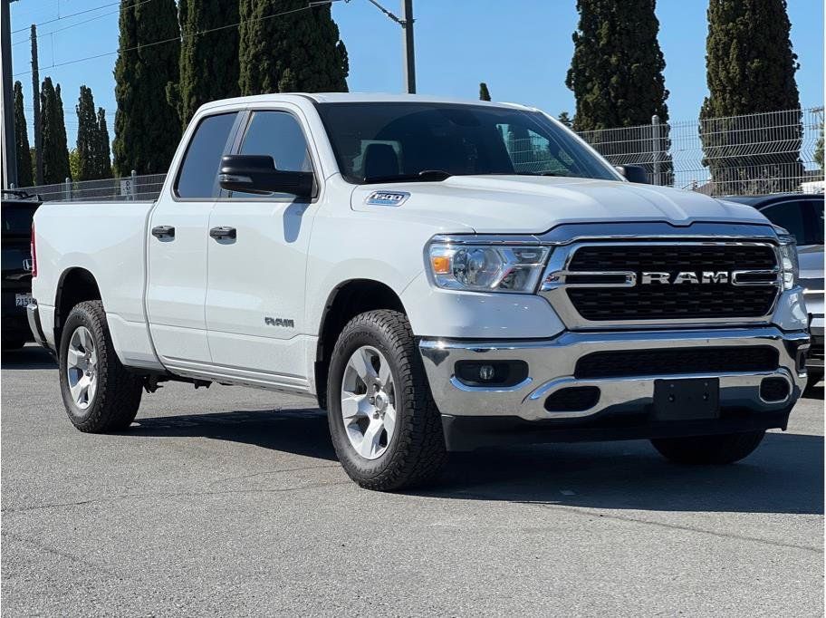 Used 2023 RAM 1500 Big Horn AWD/4WD image 3