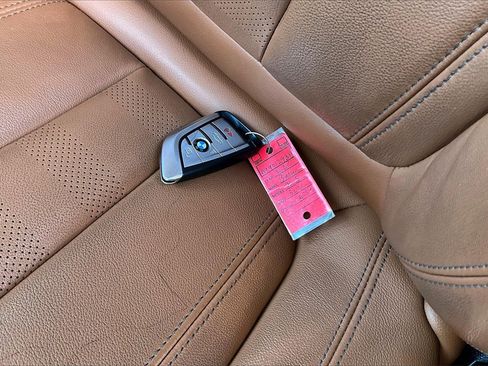 Used 2022 BMW X5 xDrive40i w/ Premium Package image 11