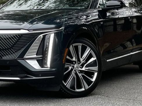 Used 2024 Cadillac Lyriq Luxury image 2