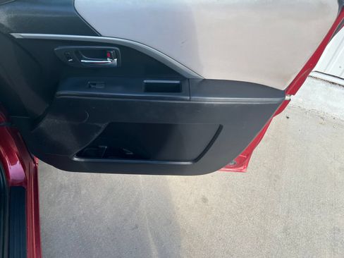 Used 2014 MAZDA MAZDA5 Sport FWD image 13
