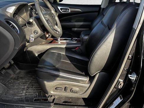 Used 2017 Nissan Pathfinder Platinum w/ Family Entertainment Package image 11