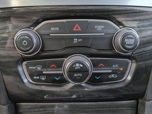 Used 2019 Chrysler 300 Touring w/ Quick Order Package 2EF RWD image 25