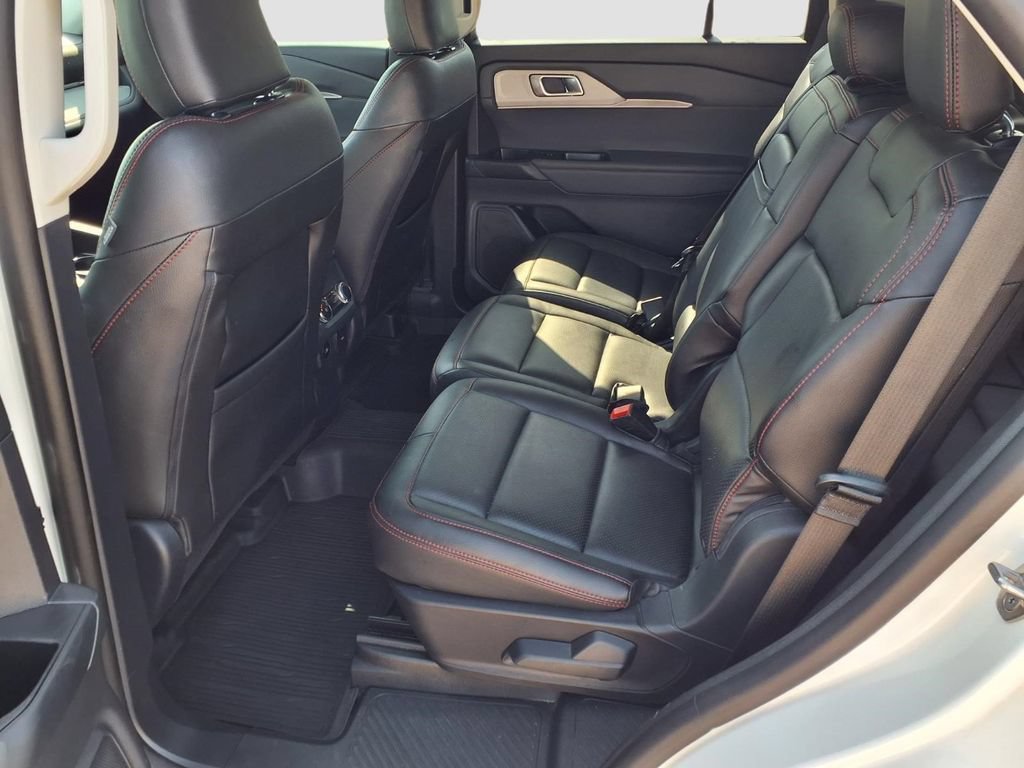 Used 2025 Ford Explorer Active RWD image 22