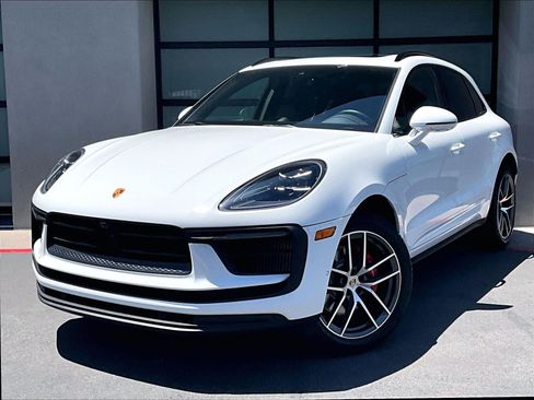 Certified 2023 Porsche Macan S AWD/4WD image 1