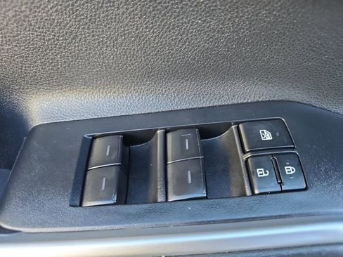 Used 2025 Toyota Highlander LE image 29