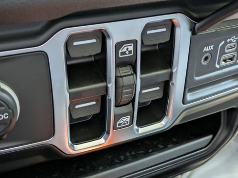 New 2025 Jeep Gladiator Sport image 20