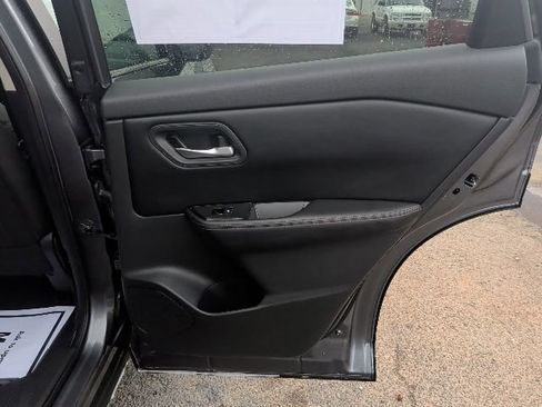 Used 2025 Nissan Rogue SV image 10