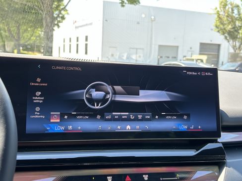 Certified 2024 BMW i5 eDrive40i w/ Convenience Package RWD image 29