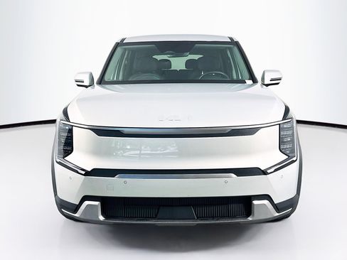 Used 2024 Kia EV9 Light Long Range image 2