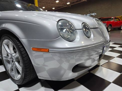 Used 2005 Jaguar S-TYPE R RWD image 37