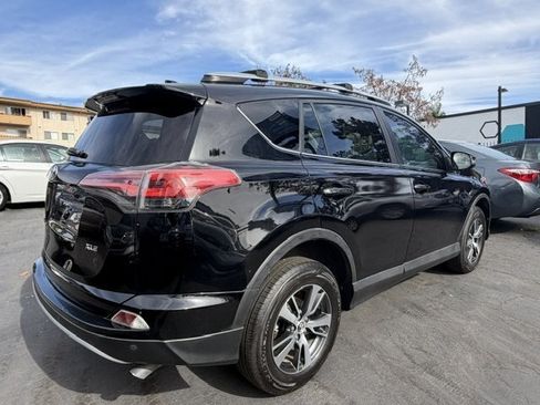Used 2016 Toyota RAV4 XLE w/ Convenience Package FWD image 2