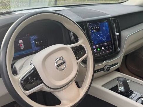 Used 2023 Volvo XC60 B5 Plus AWD/4WD image 7