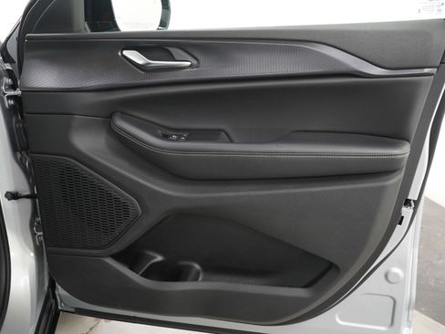 Used 2023 Jeep Grand Cherokee Altitude image 12