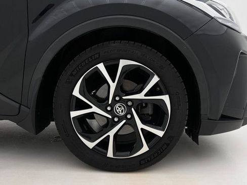 Used 2020 Toyota C-HR XLE FWD image 28