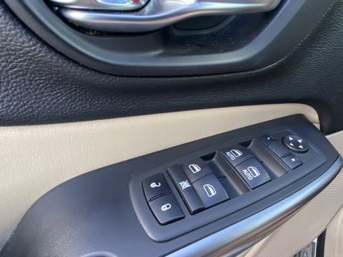 Used 2020 Jeep Cherokee Latitude image 12