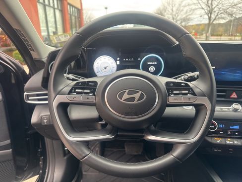 Used 2025 Hyundai Elantra SEL image 25