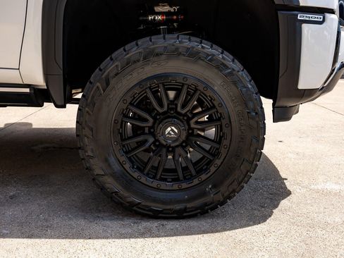 Used 2024 GMC Sierra 2500 Denali Ultimate AWD/4WD image 10