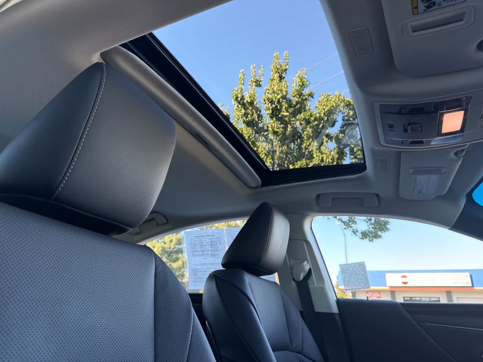 Certified 2025 Lexus ES 300h w/ Premium Package FWD image 17