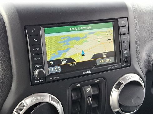 Used 2015 Jeep Wrangler Unlimited Rubicon w/ Connectivity Group image 16