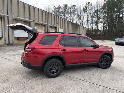Used 2023 Honda Pilot TrailSport image 11