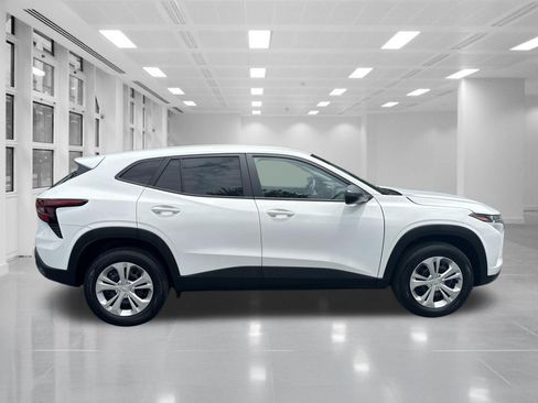 Certified 2026 Chevrolet Trax LS FWD image 4