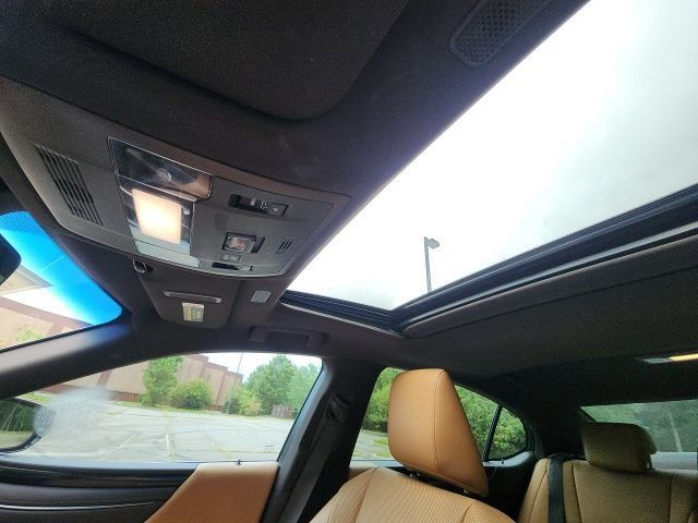 Used 2021 Lexus ES 300h w/ Premium Package FWD image 33