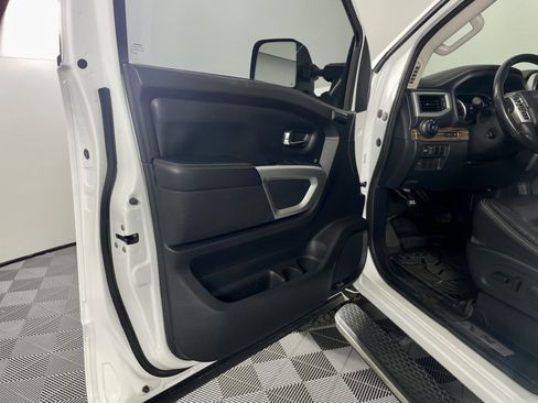 Used 2020 Nissan Titan SL w/ Moonroof Package image 11