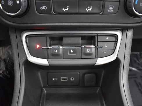 Used 2024 GMC Terrain SLE image 24