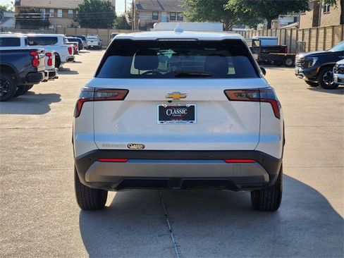 Used 2025 Chevrolet Equinox LT FWD image 13