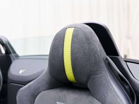 Used 2023 Aston Martin V8 Vantage Roadster image 51