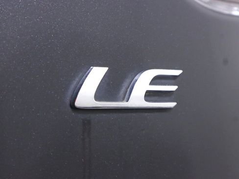 Used 2020 Toyota Corolla LE FWD image 32