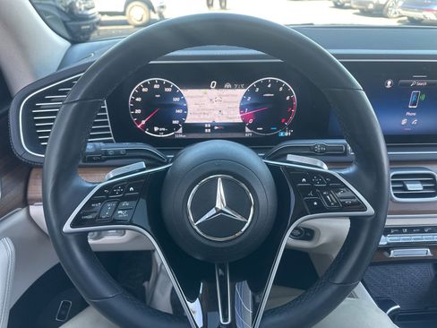 Used 2024 Mercedes-Benz GLS 450 4MATIC image 27