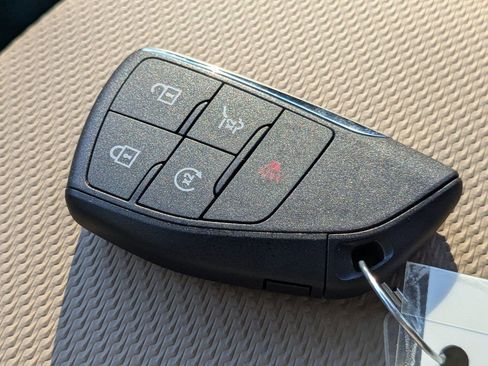 New 2026 Chevrolet Equinox ACTIV w/ Convenience Package III AWD/4WD image 33
