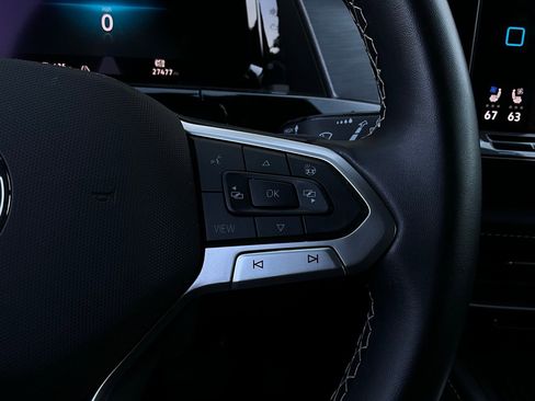 Used 2025 Volkswagen Atlas Cross Sport SE image 35