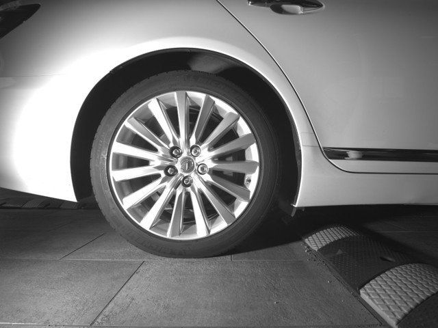 Used 2013 Lexus LS 460 AWD w/ Comfort Pkg image 10