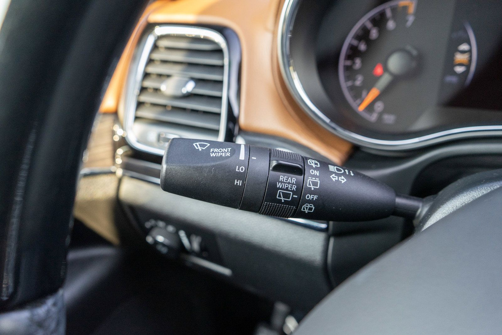 Used 2020 Jeep Grand Cherokee Overland AWD/4WD image 28