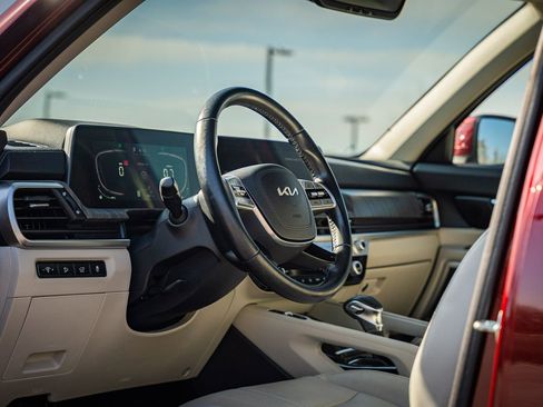 Used 2023 Kia Telluride EX w/ EX Captain's Chair Package image 20