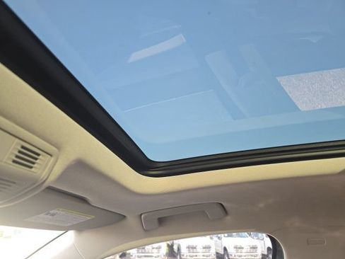 Used 2022 Volkswagen Taos SEL w/ Panoramic Sunroof Package FWD image 16