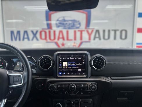 Used 2023 Jeep Wrangler Unlimited Sahara w/ Cold Weather Group AWD/4WD image 50
