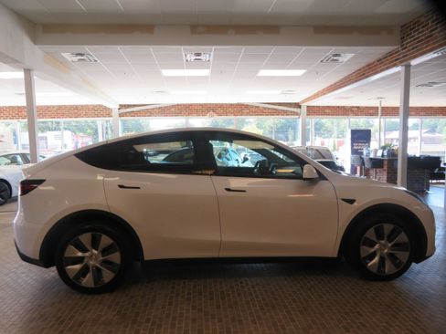 Used 2024 Tesla Model Y Long Range AWD/4WD image 58