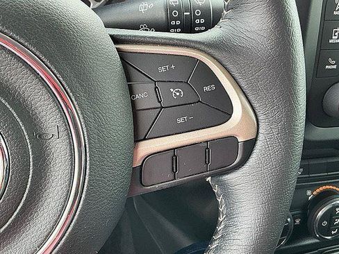 Used 2015 Jeep Renegade Limited AWD/4WD image 28
