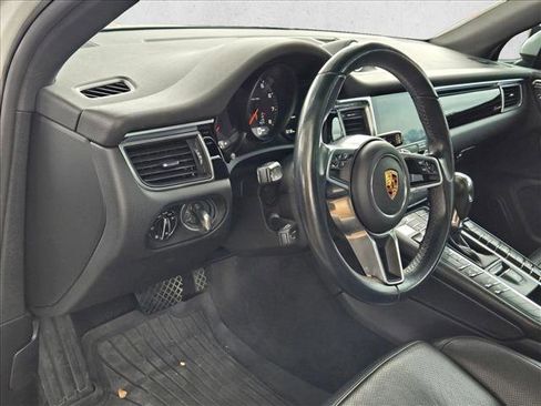 Used 2018 Porsche Macan image 2
