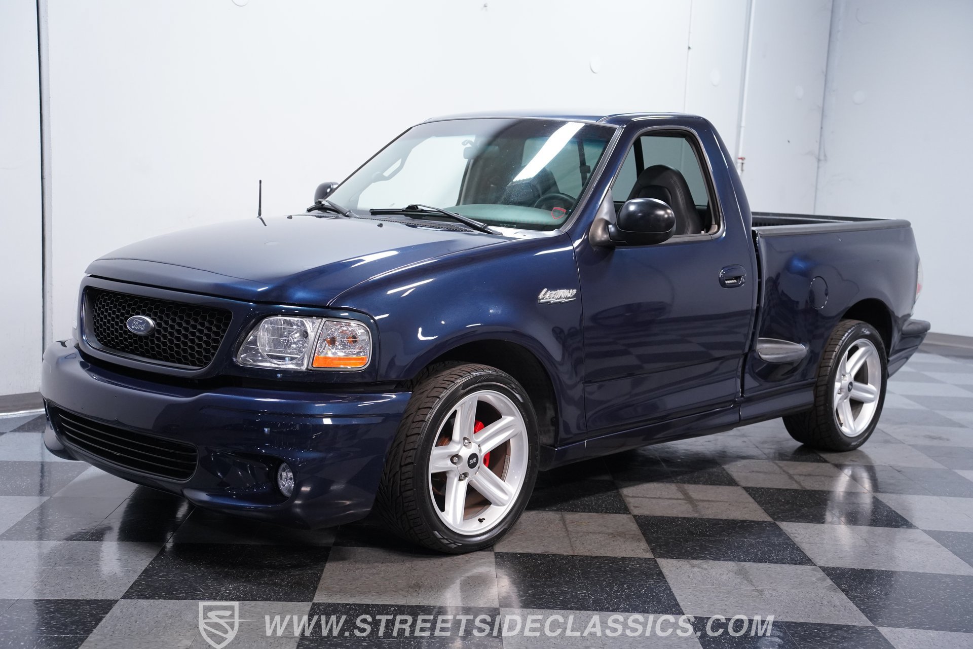 Used 2002 Ford F150 Lightning RWD image 6
