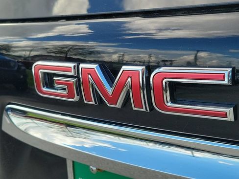 Used 2024 GMC Terrain SLE FWD image 8
