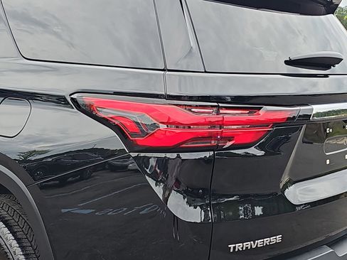 Used 2023 Chevrolet Traverse LT FWD image 36